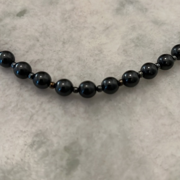 Dark Grey Pearl Neclace - Picture 2 of 3
